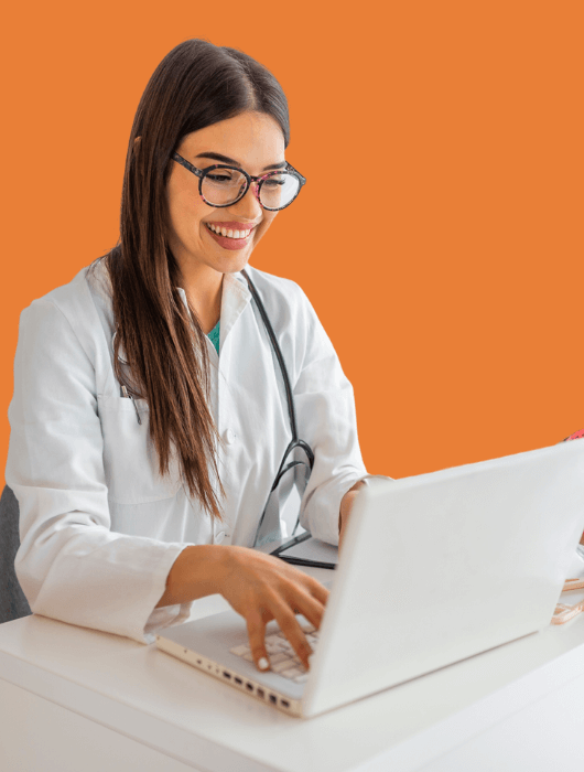 Imagem mostrando uma pessoa empolgada para participar do curso de atualização consultório: da teoria ao dia a dia